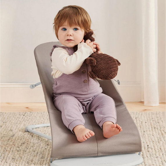 BabyBjorn - Balansoar Bliss Sand Gray cu aspect delicat de petala, tesatura matlasata, Culoare: Crem - poza 12 - ExclusivMAG.ro