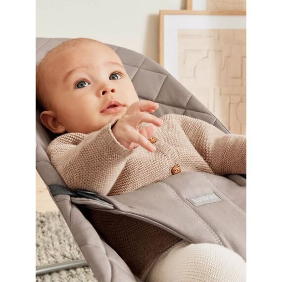 BabyBjorn - Balansoar Bliss Sand Grey din tesatura matlasata cu aspect Clasic, cu bara de jucarii inclusa, Culoare: Crem - poza 3 - ExclusivMAG.ro