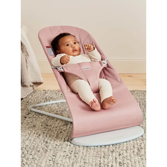 BabyBjorn - Balansoar Bliss Dusty Pink cu aspect delicat de petala, tesatura matlasata, cu bara de jucarii inclusa, Culoare: Roz - poza 4 - ExclusivMAG.ro