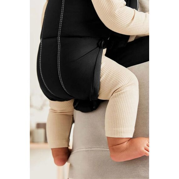 BabyBjorn - Marsupiu anatomic Mini, cu pozitii multiple de purtare, Black, Tesatura-Tricot, Culoare: Negru - poza 4 - ExclusivMAG.ro